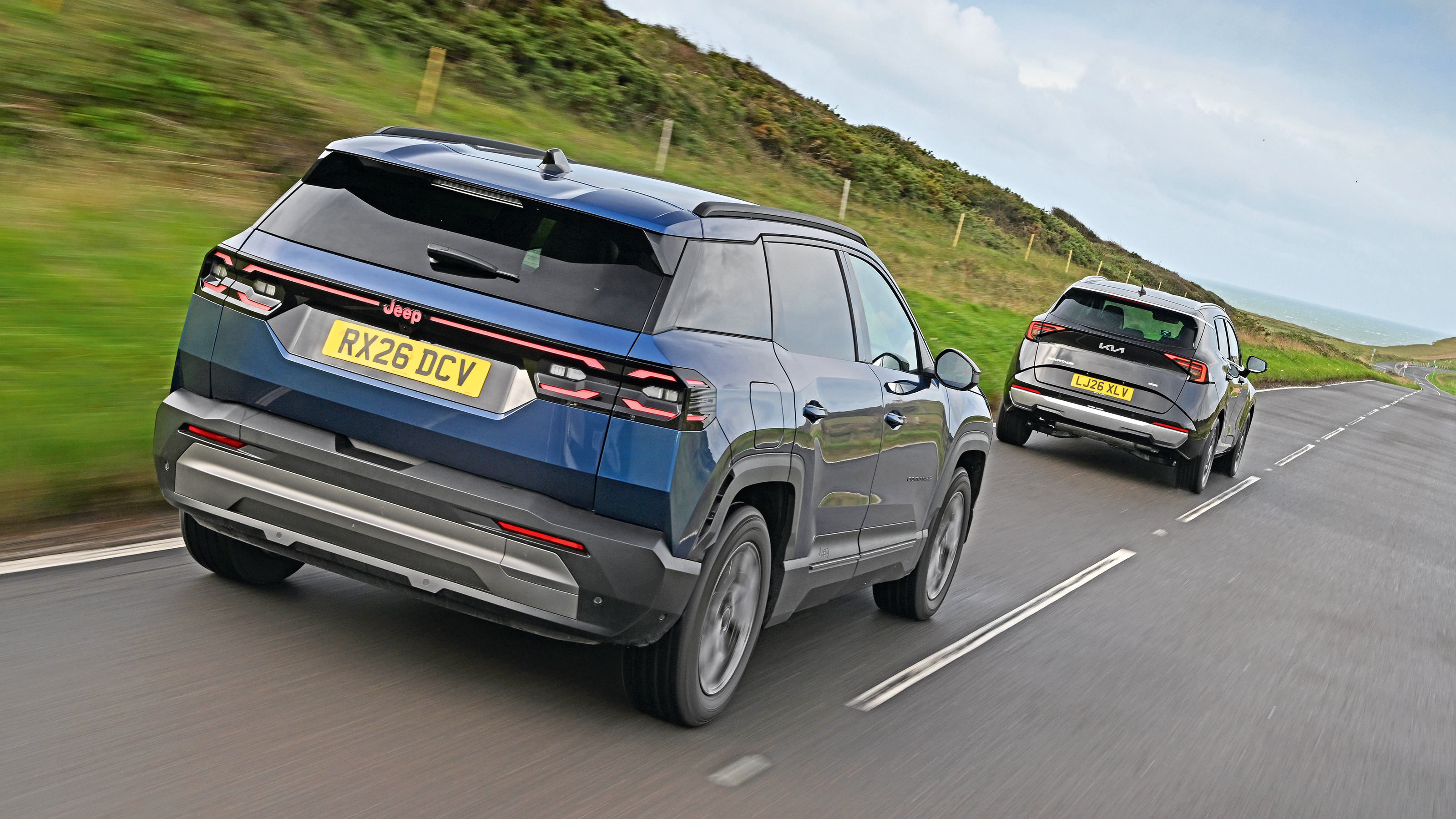 Kia Sportage vs Jeep Compass - rear tracking