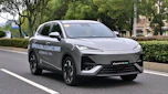 New Lepas L6 being driven in China - front tracking