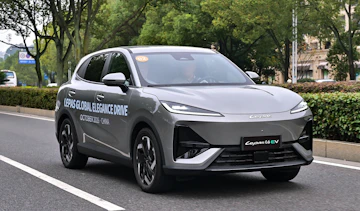 New Lepas L6 being driven in China - front tracking
