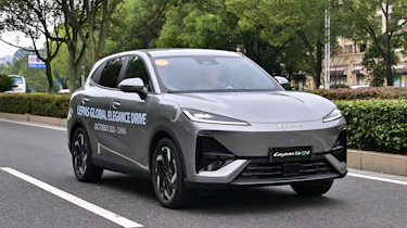 New Lepas L6 being driven in China - front tracking