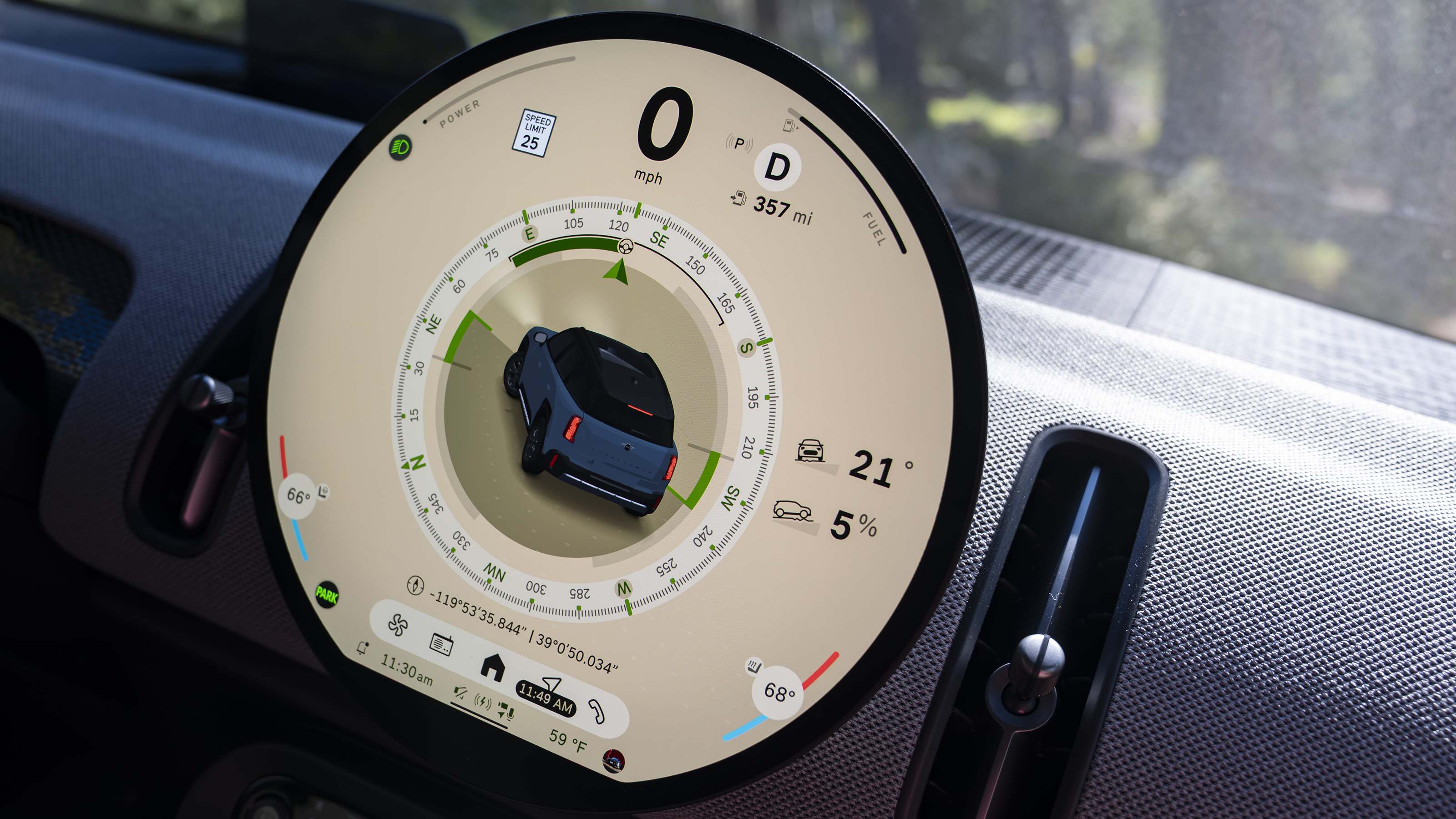 MINI Countryman Untamed - driver display 