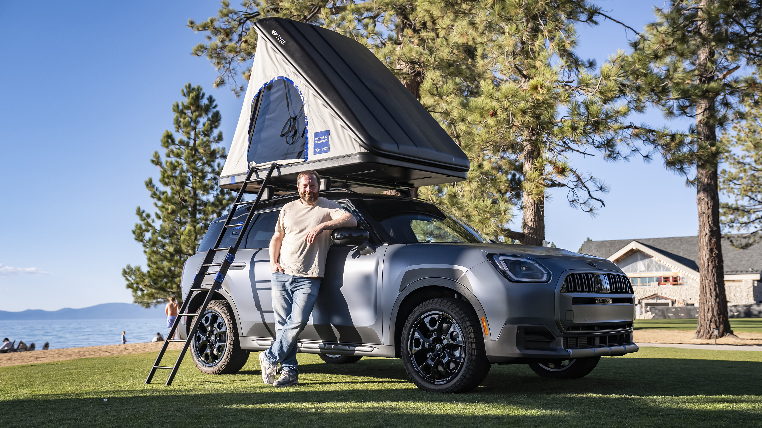 MINI Countryman Untamed - front static with pop up roof tent 