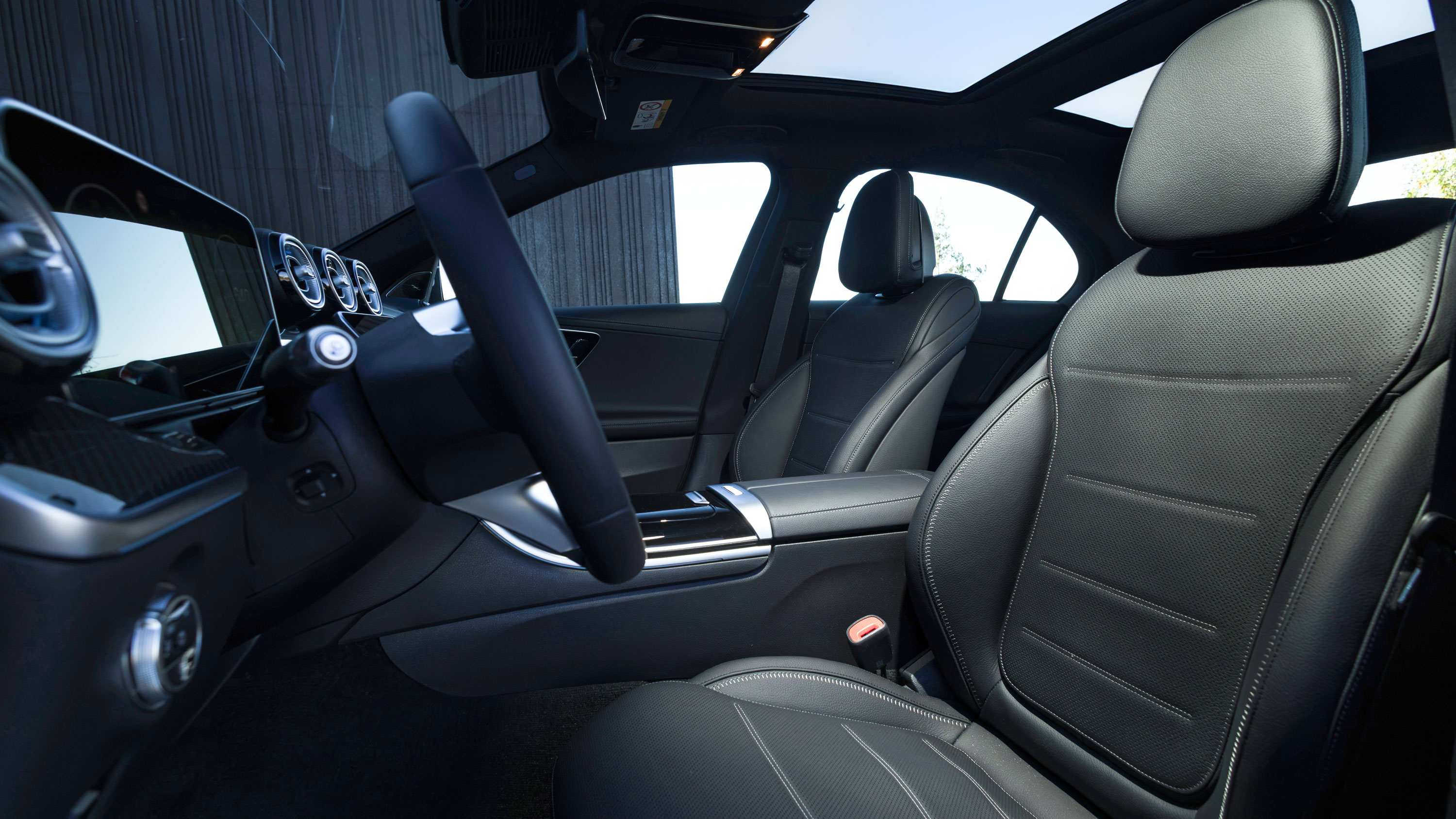 Mercedes C-Class facelift 2026 - front seats