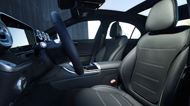 Mercedes C-Class facelift 2026 - front seats