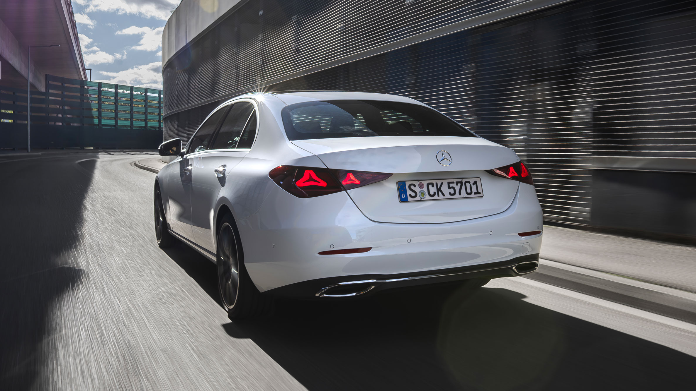 Mercedes C-Class facelift 2026 - rear tracking