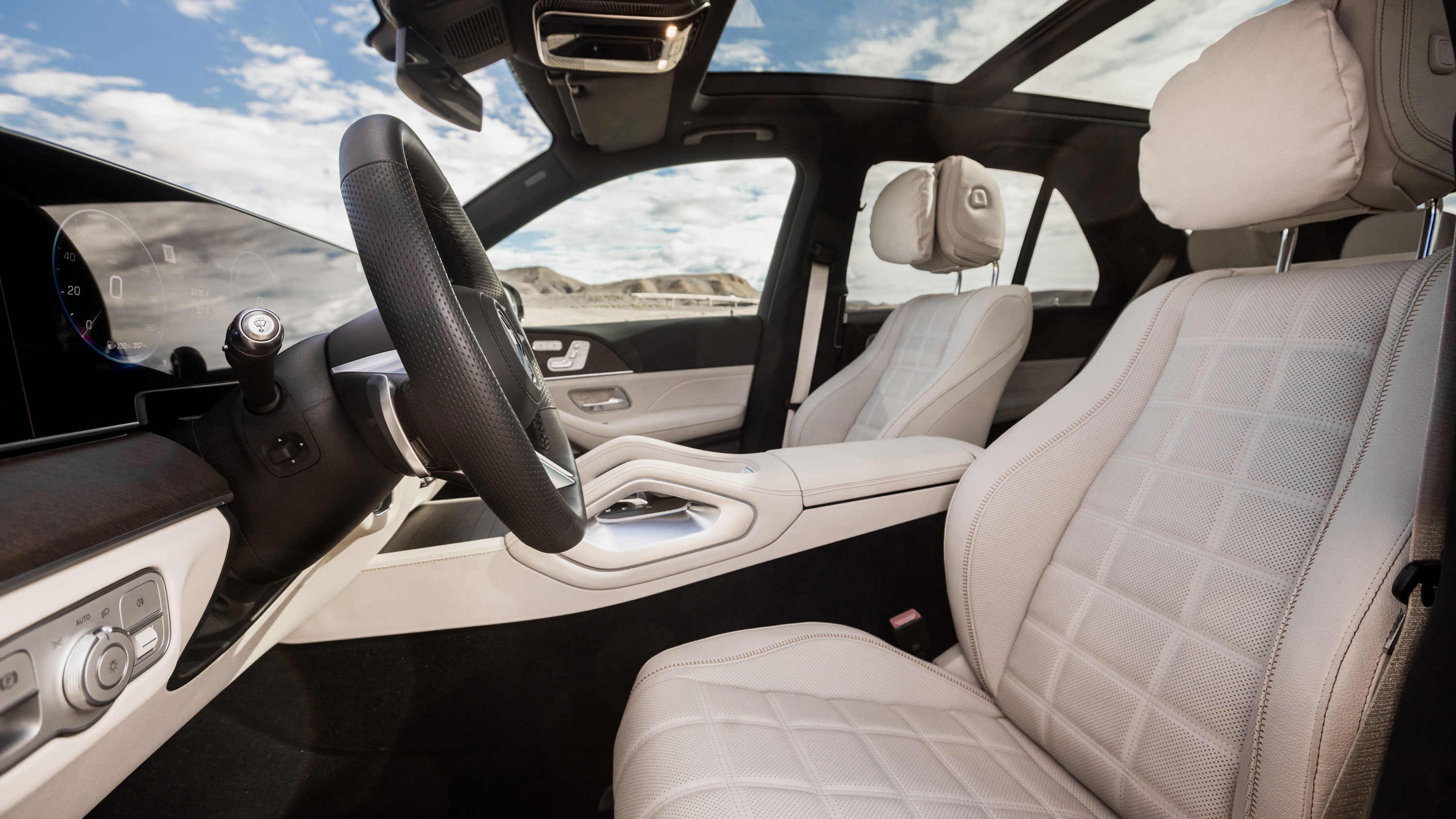 Mercedes GLE - front seats