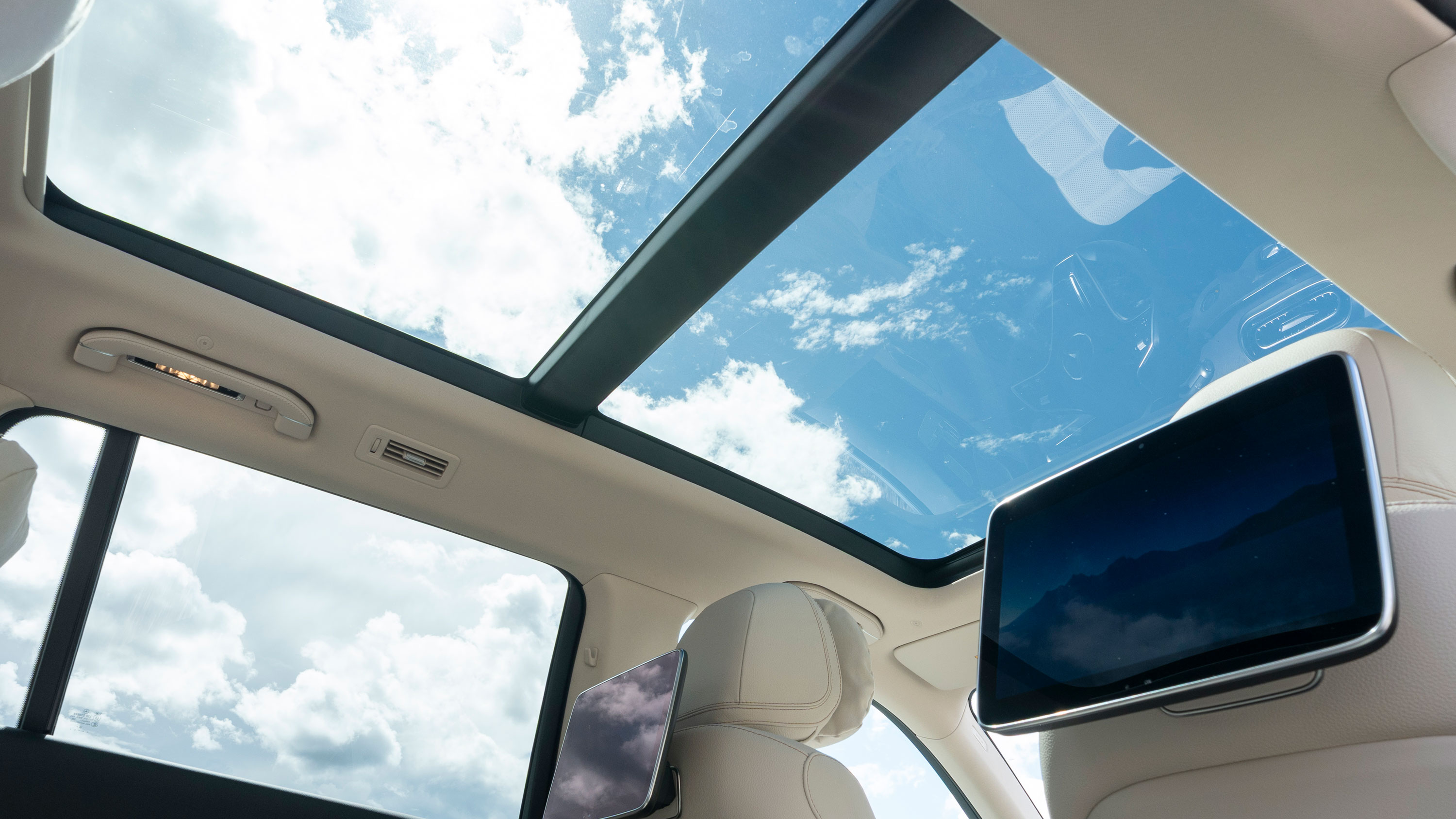 Mercedes GLS - roof