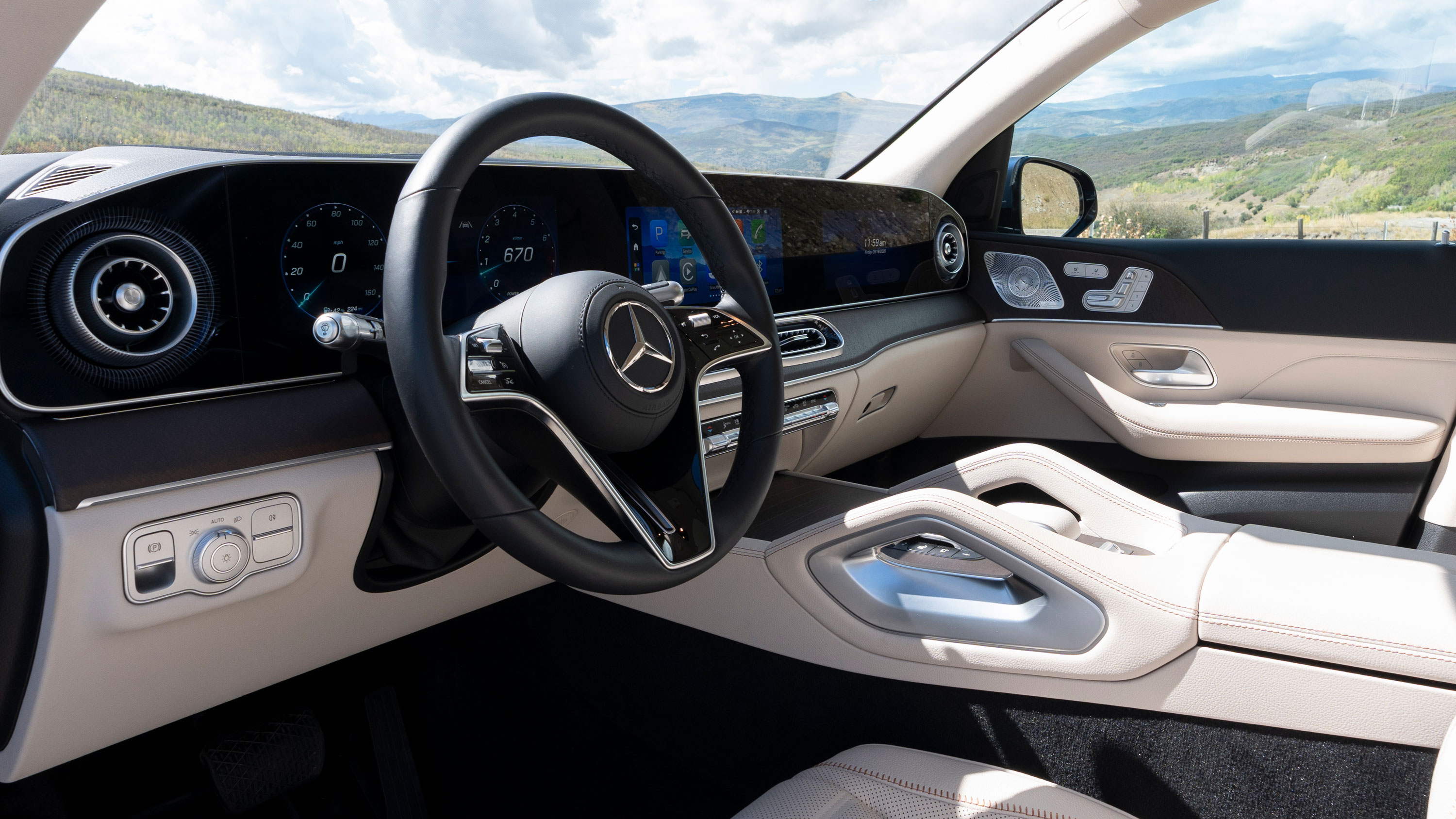 Mercedes GLS - interior