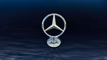 Mercedes GLS - Mercedes badge