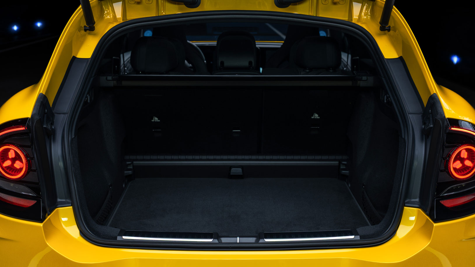 Mercedes-AMG GT SUV - boot