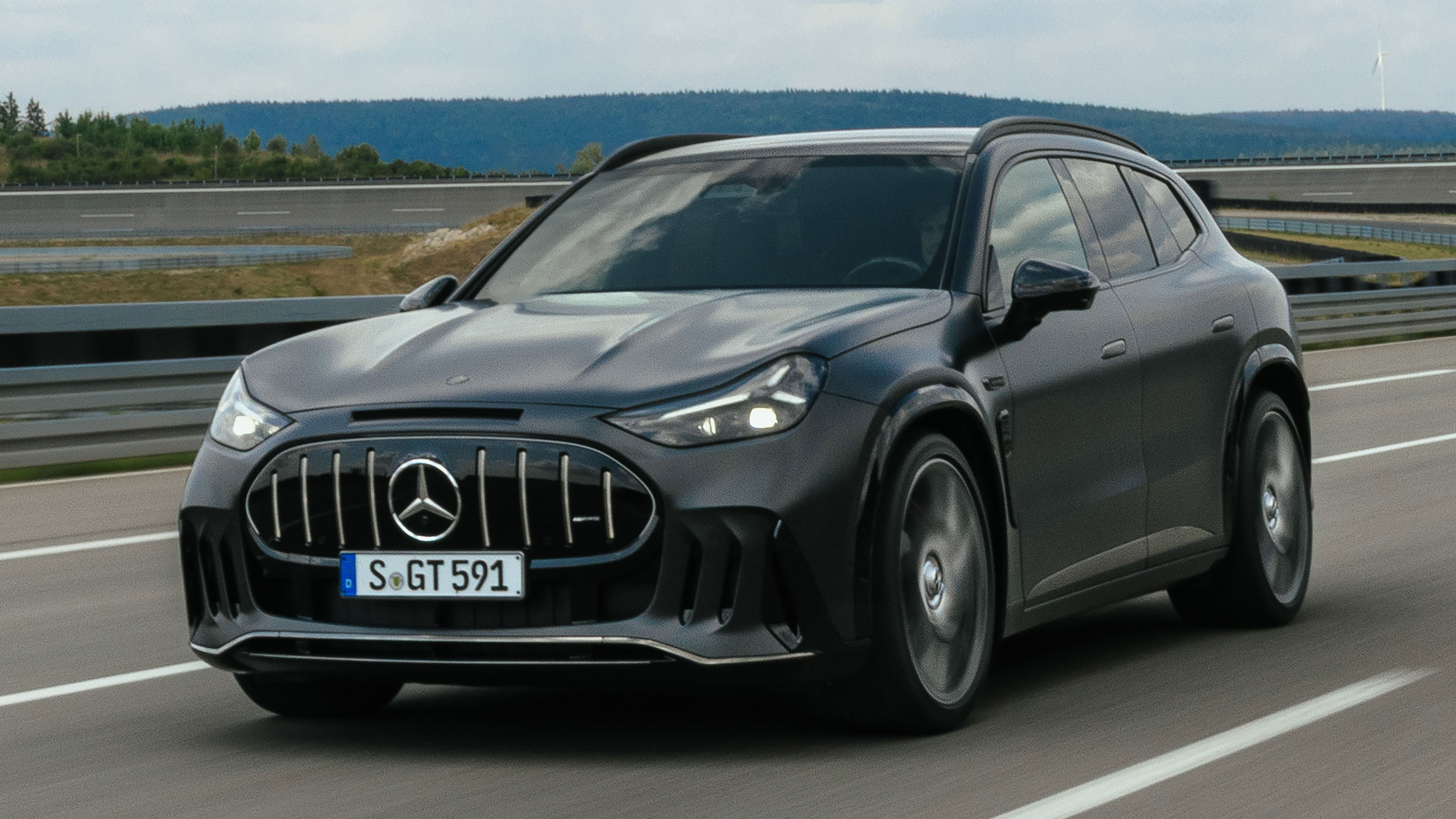 Mercedes-AMG GT SUV - front tracking