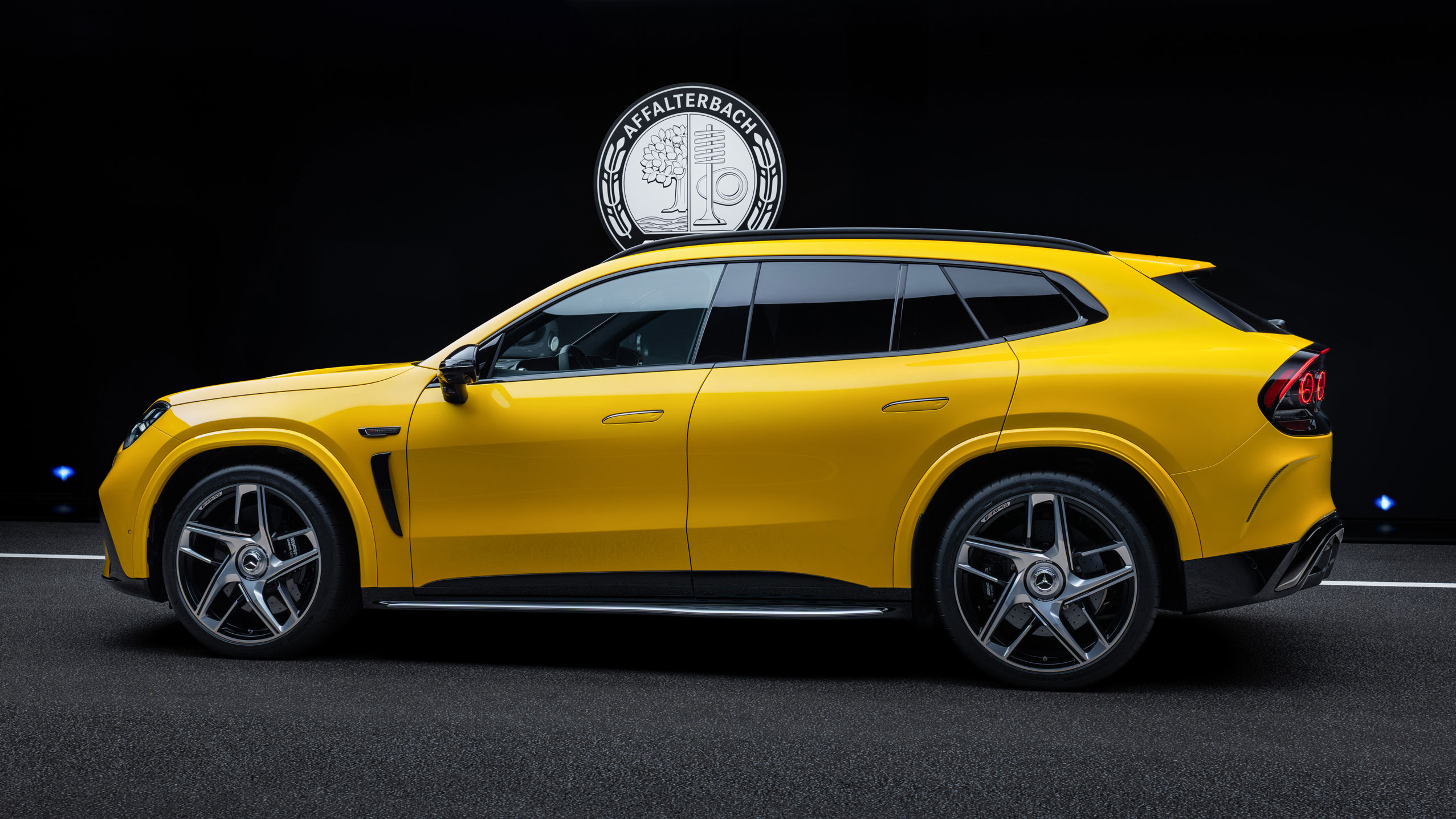 Mercedes-AMG GT SUV - side