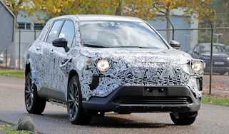 Mystery Toyota SUV spied - front 3/4