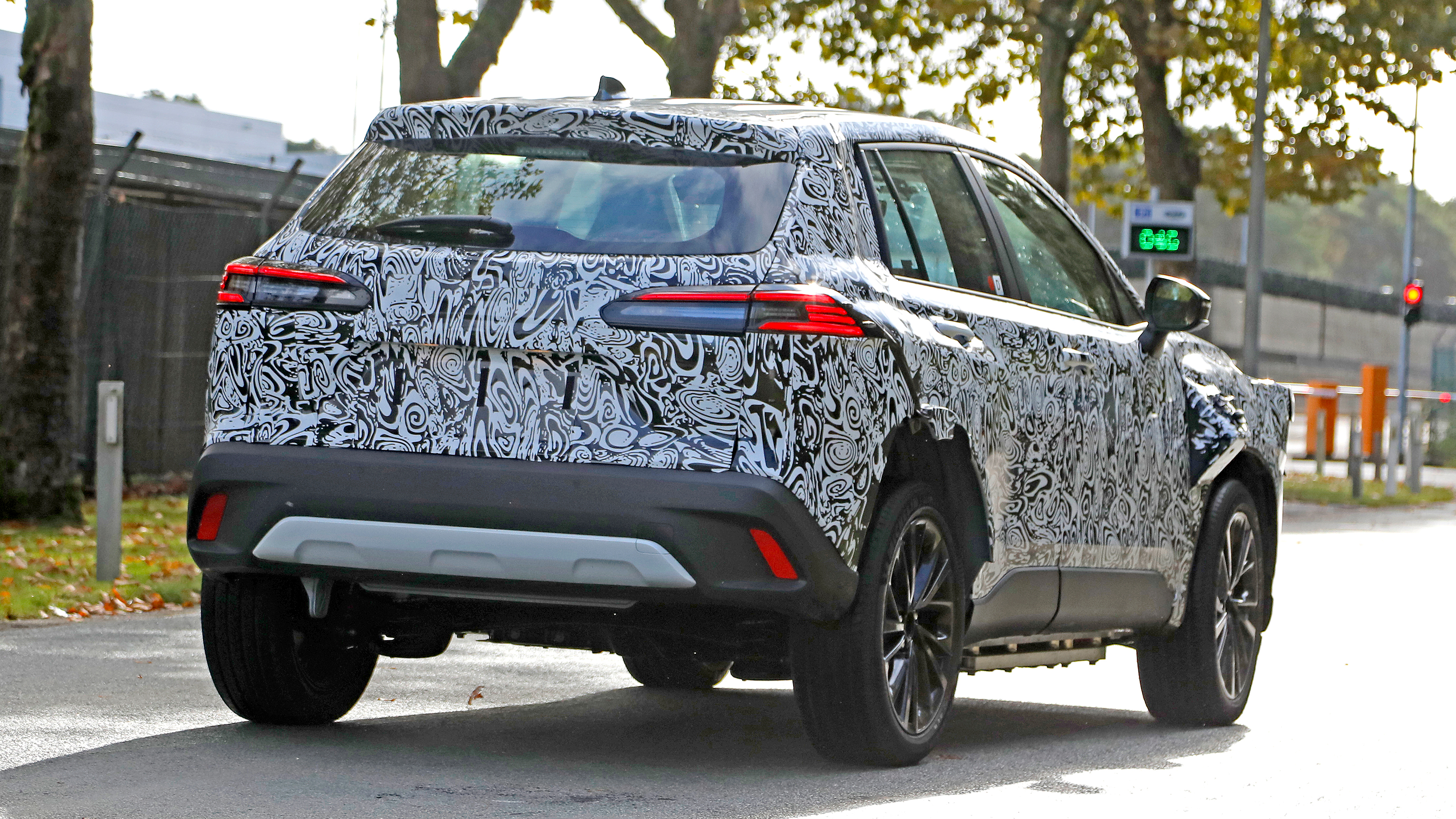 Mystery Toyota SUV spied - rear 3/4