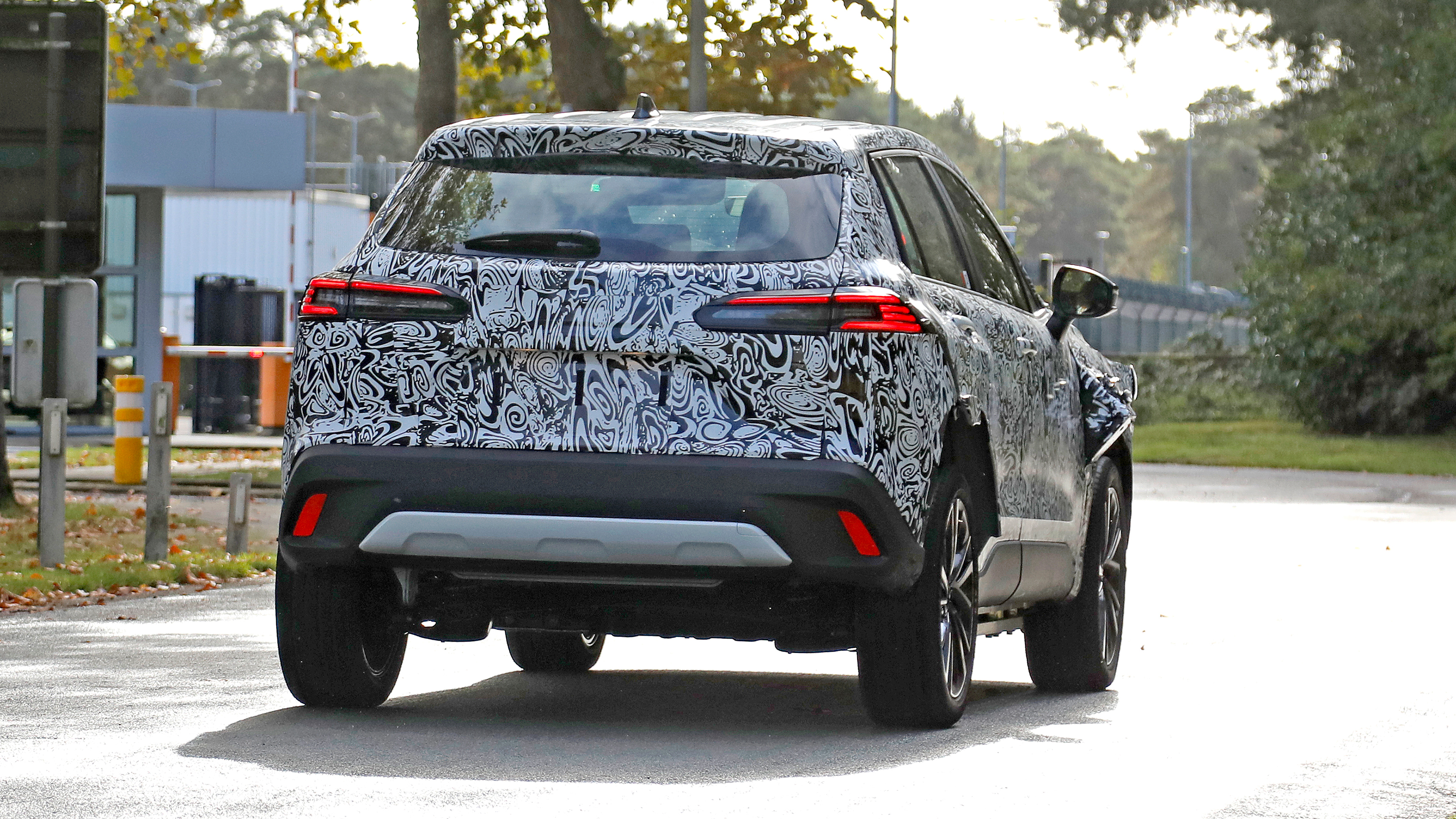 Mystery Toyota SUV spied - rear end