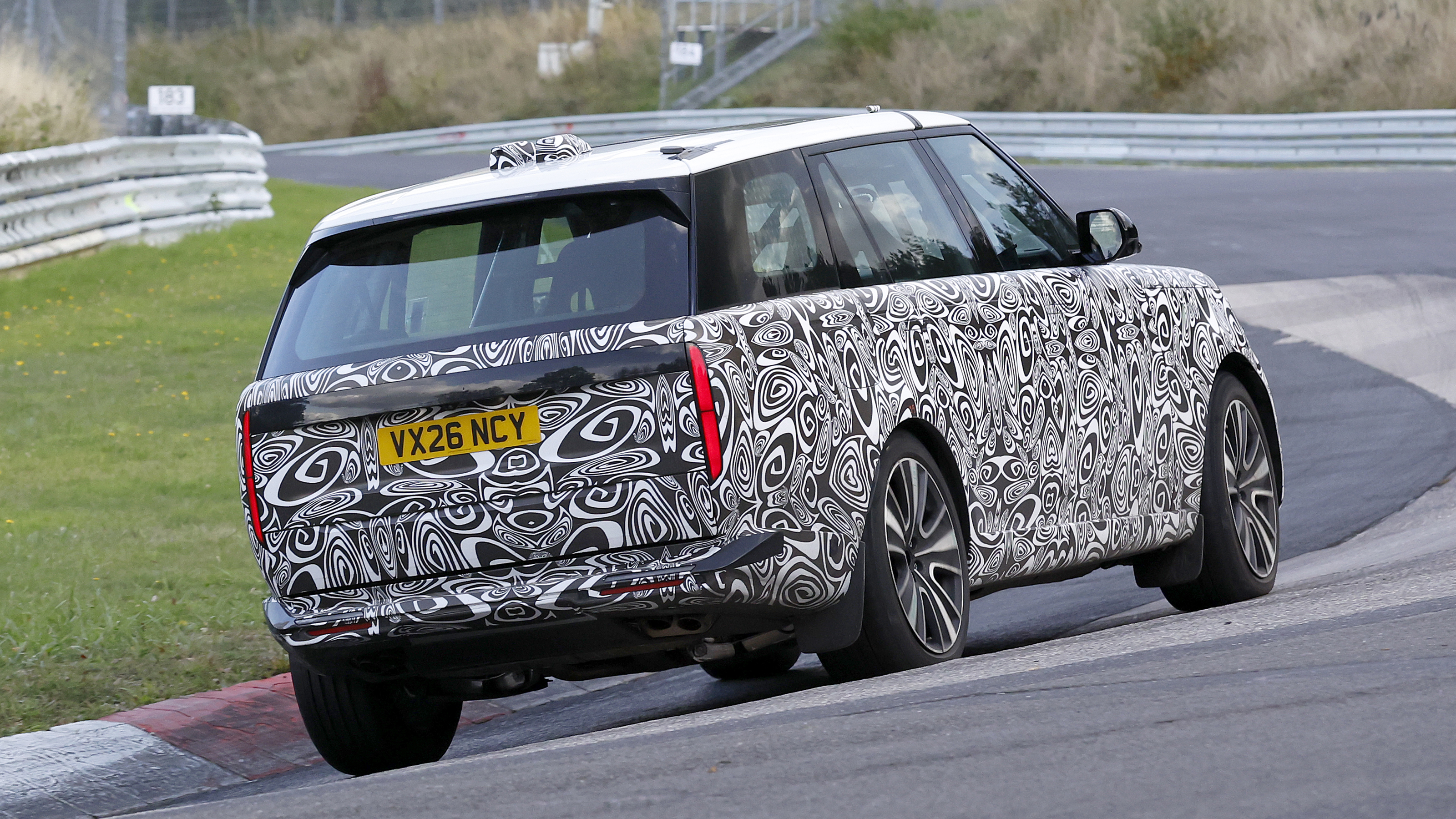 New 2027 Range Rover - rear 3/4