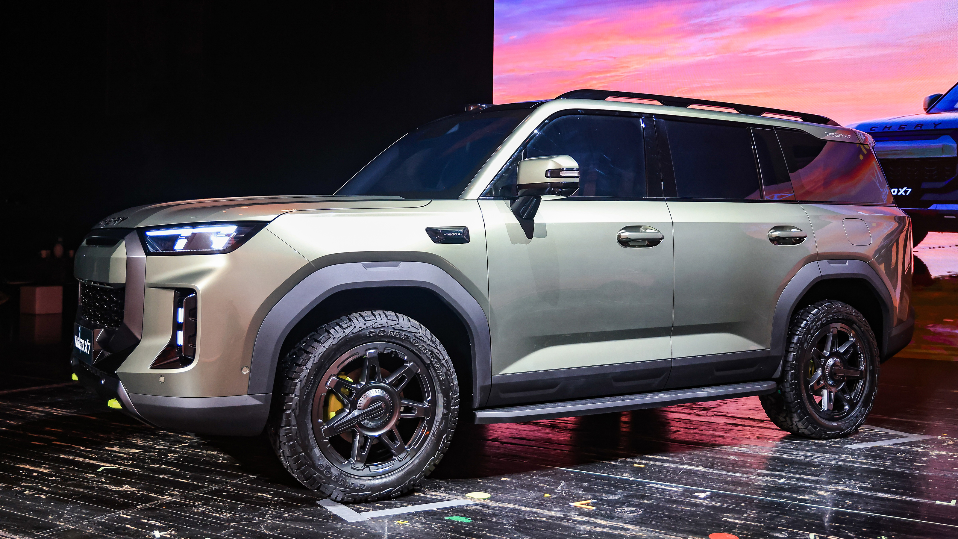 New Chery Tiggo X7 - angled