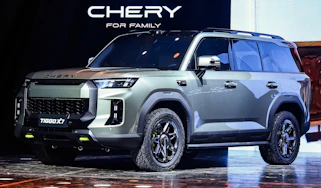 New Chery Tiggo X7 - front angled