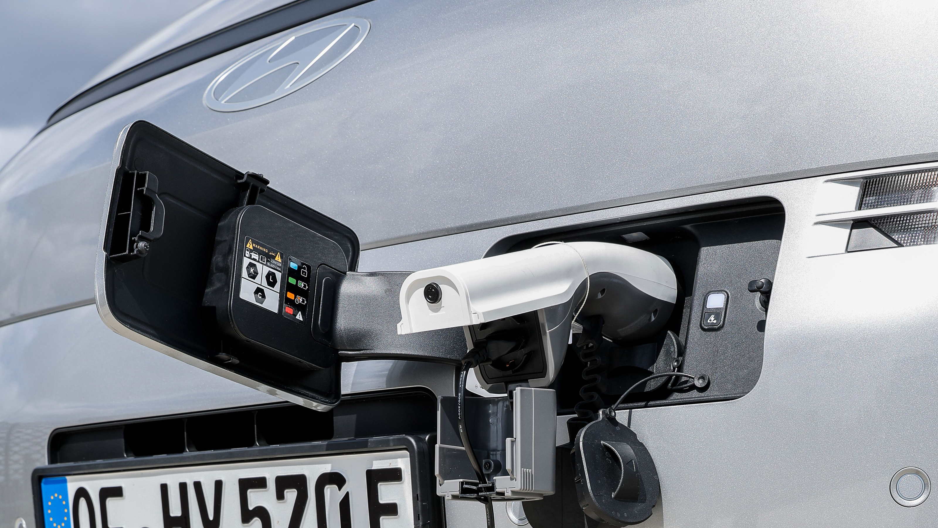 New Hyundai Staria Cargo - charging