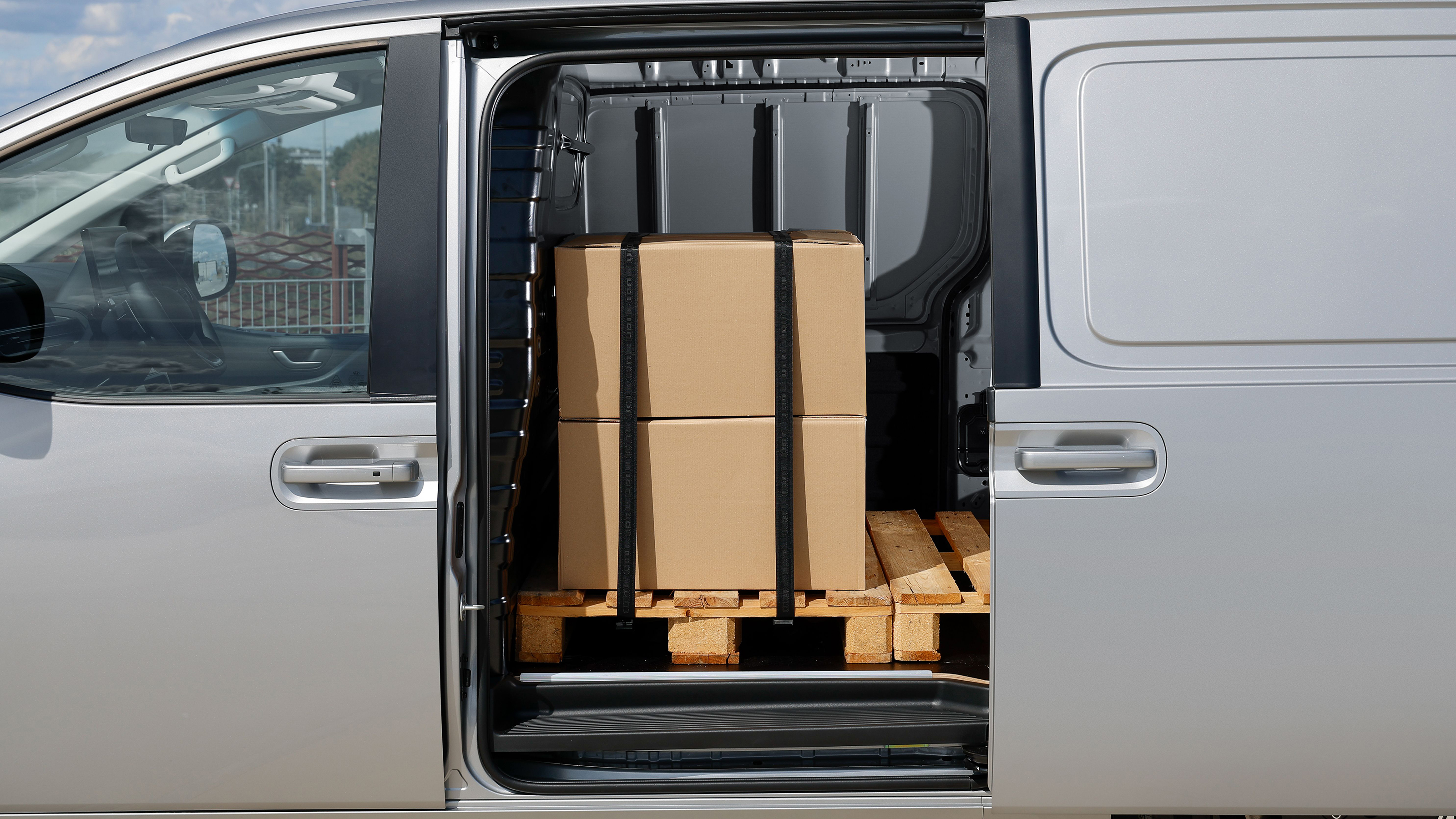 New Hyundai Staria Cargo - side door