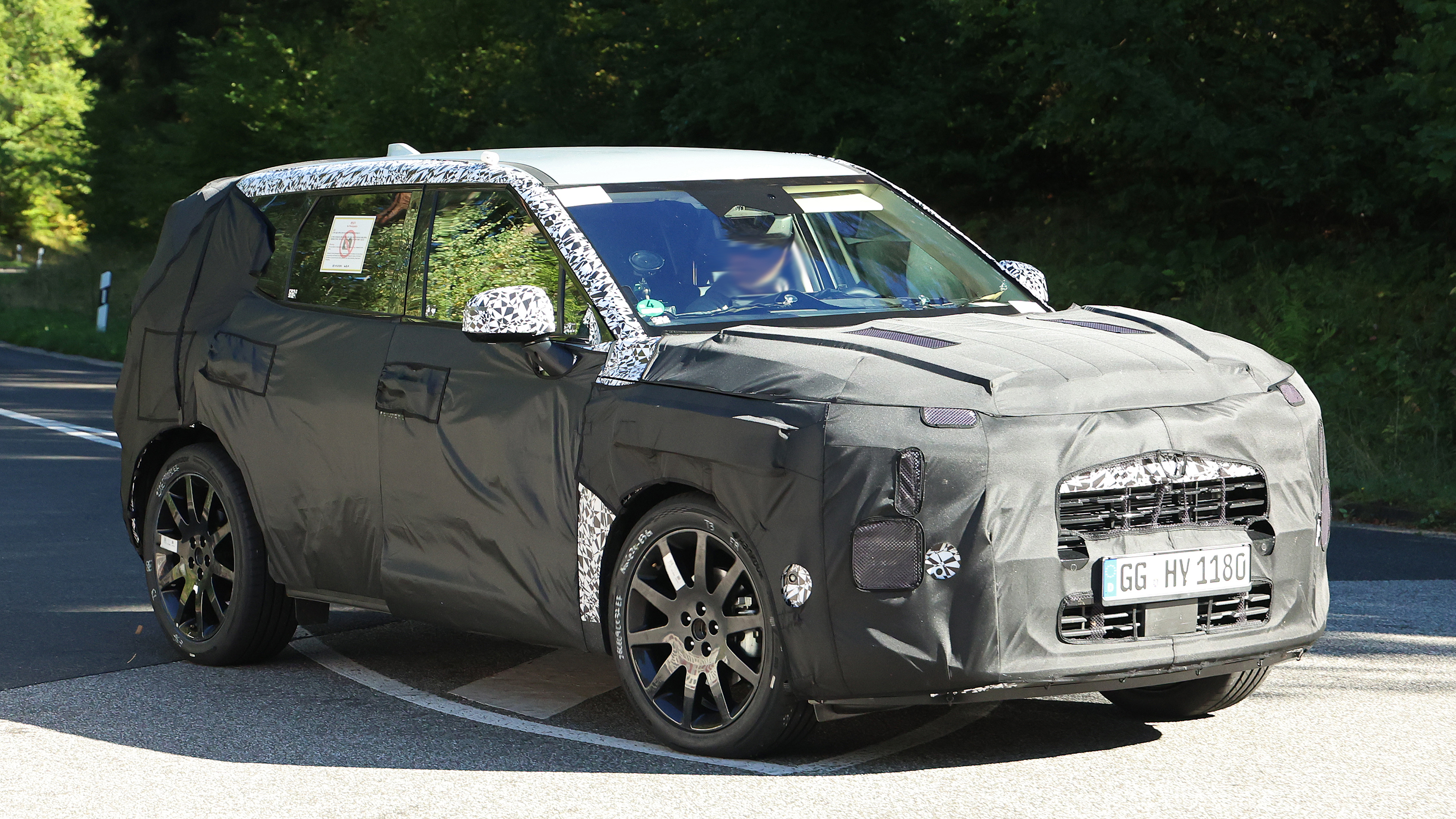 New Kia Sportage spotted - front cornering
