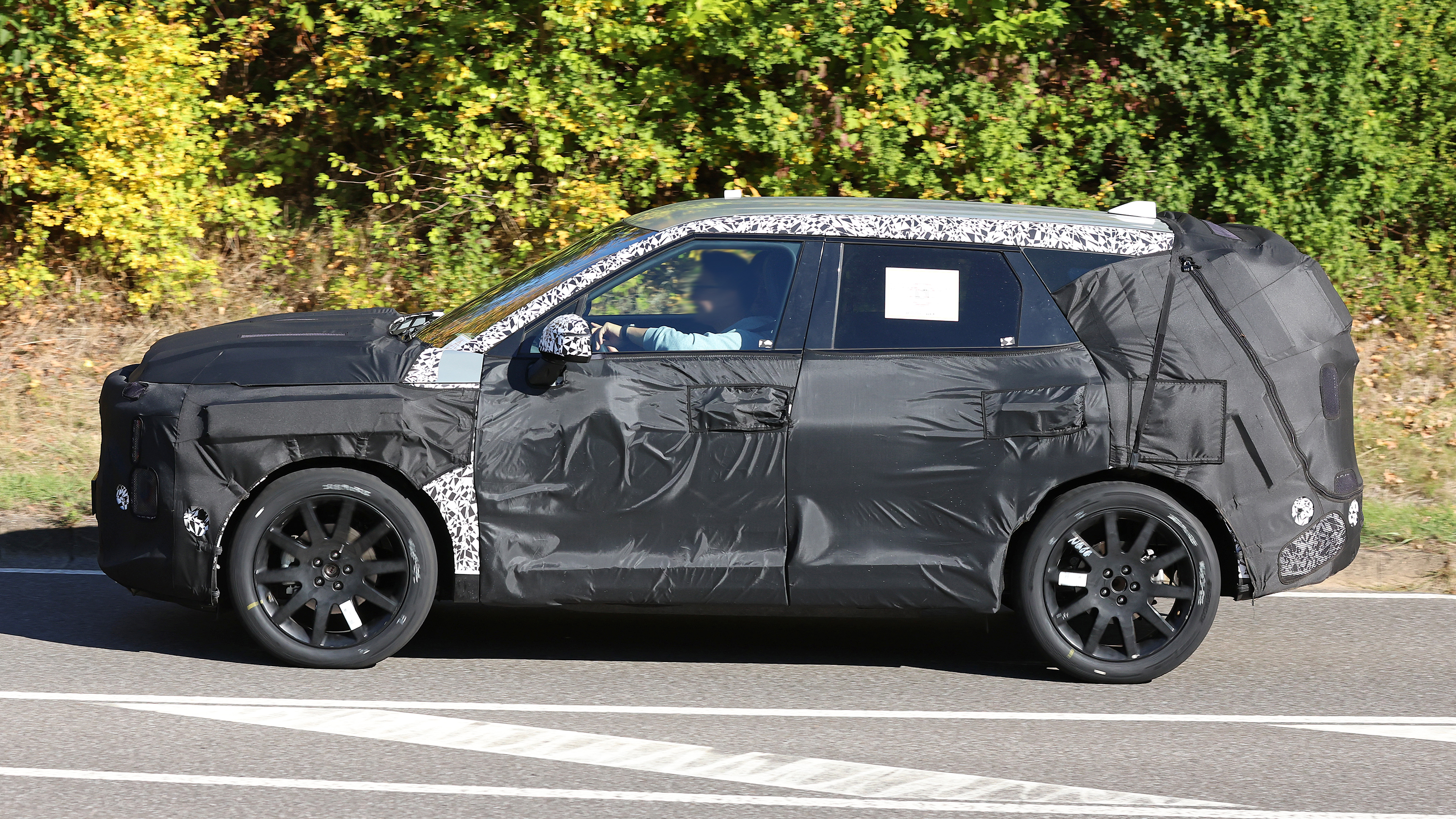 New Kia Sportage spotted - side profile