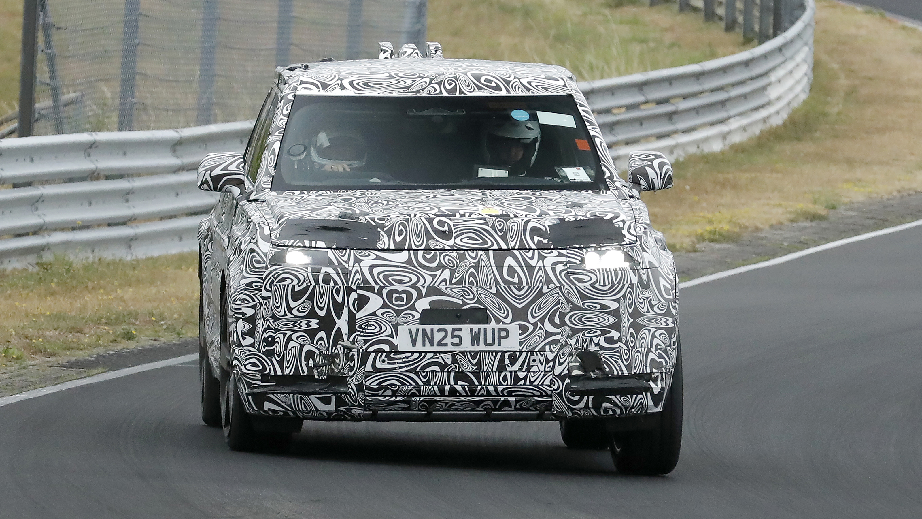 New Land Rover Defender Sport - Nürburgring front end