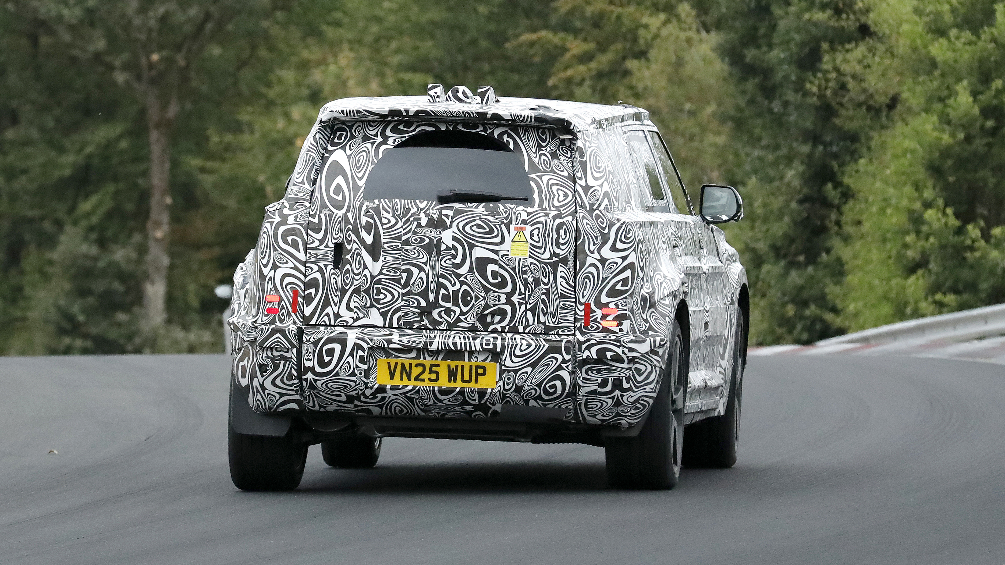 New Land Rover Defender Sport - Nürburgring rear end