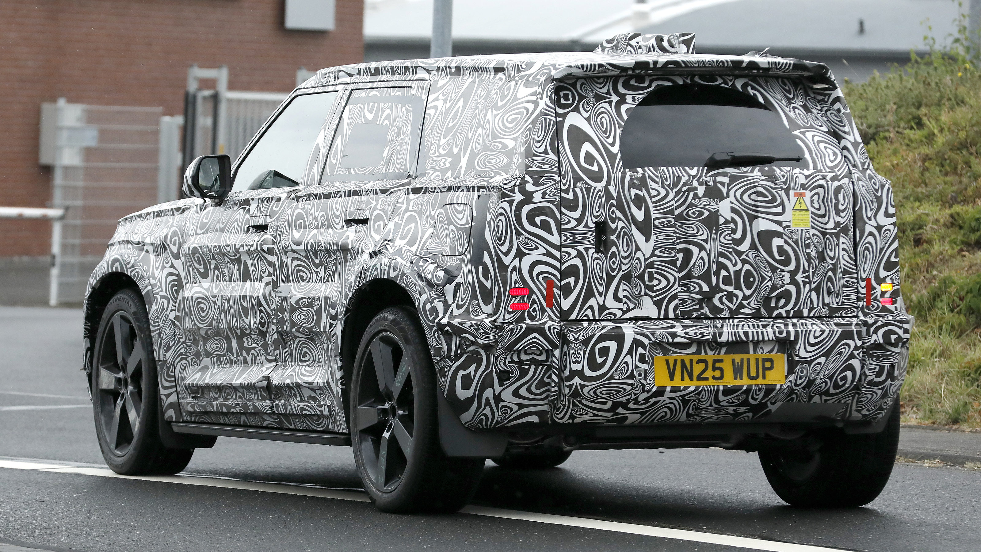 New Land Rover Defender Sport - road rear 3/4