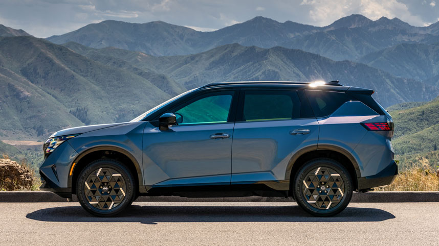 Nissan X-Trail - side