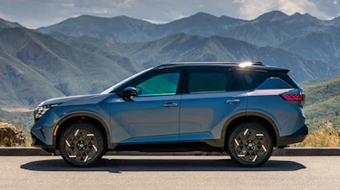 Nissan X-Trail - side