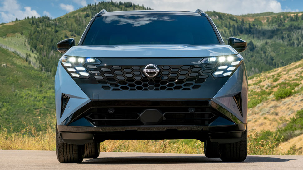 Nissan X-Trail - full front