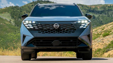 Nissan X-Trail - full front