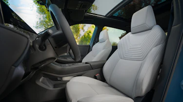 Nissan X-Trail - front seats