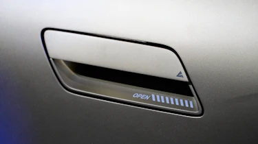 Omoda X - door handles