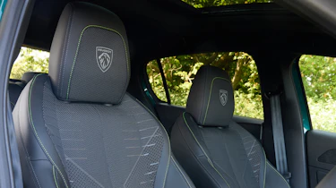 Peugeot E-308 - front seats