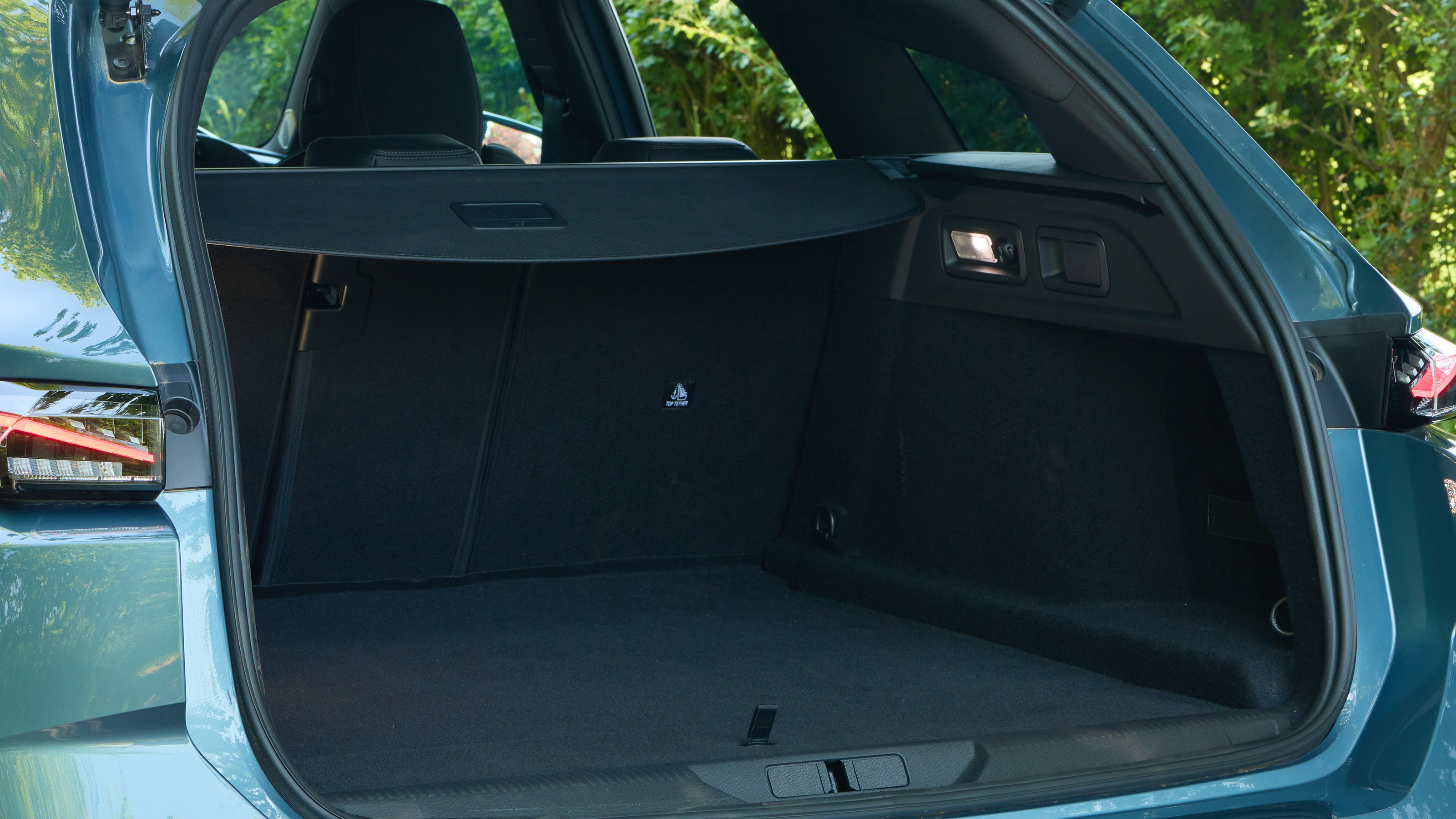 Peugeot E-308 - boot