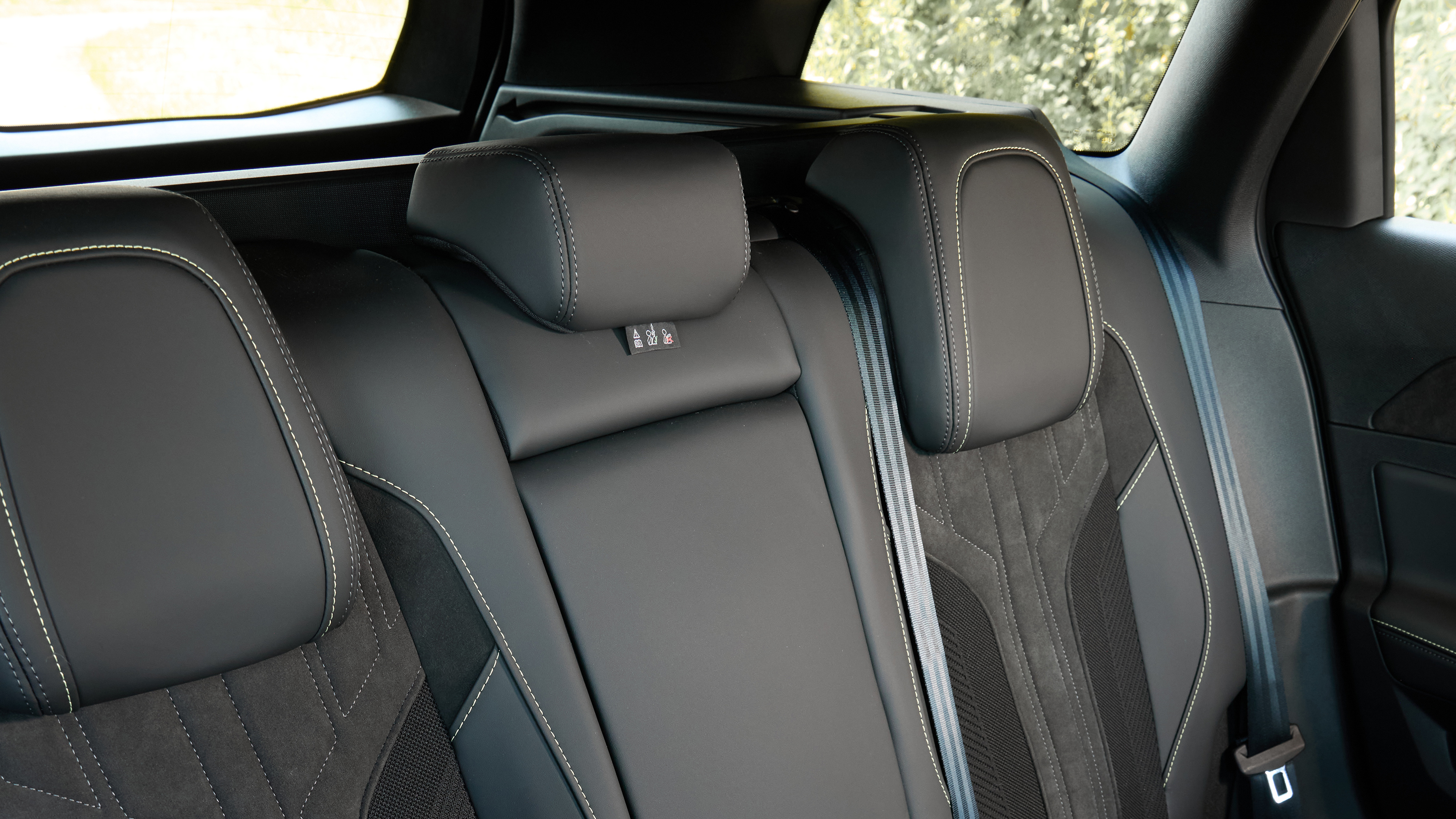 Peugeot E-308 - rear seats
