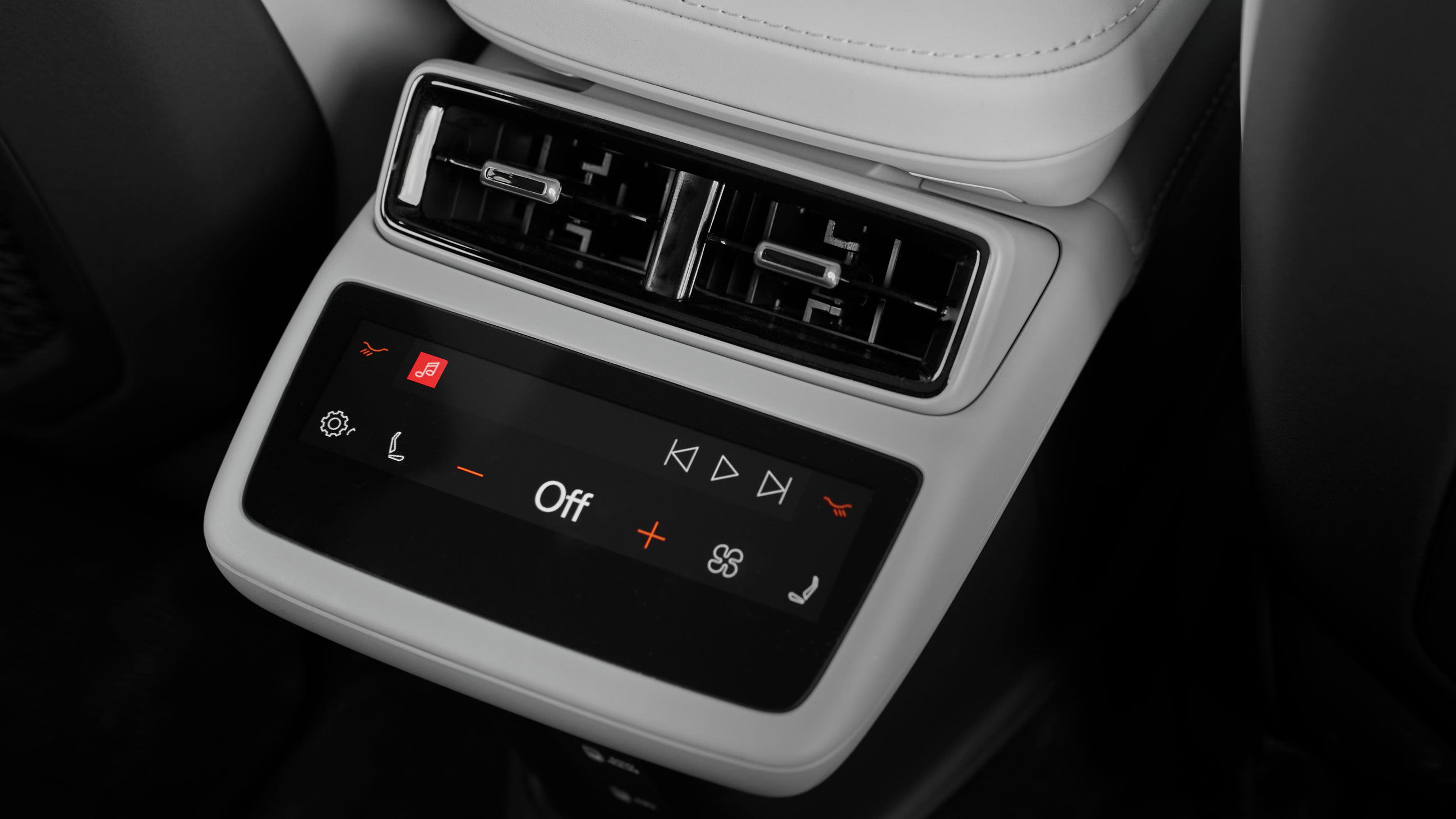 Polestar 4 SUV - rear controls