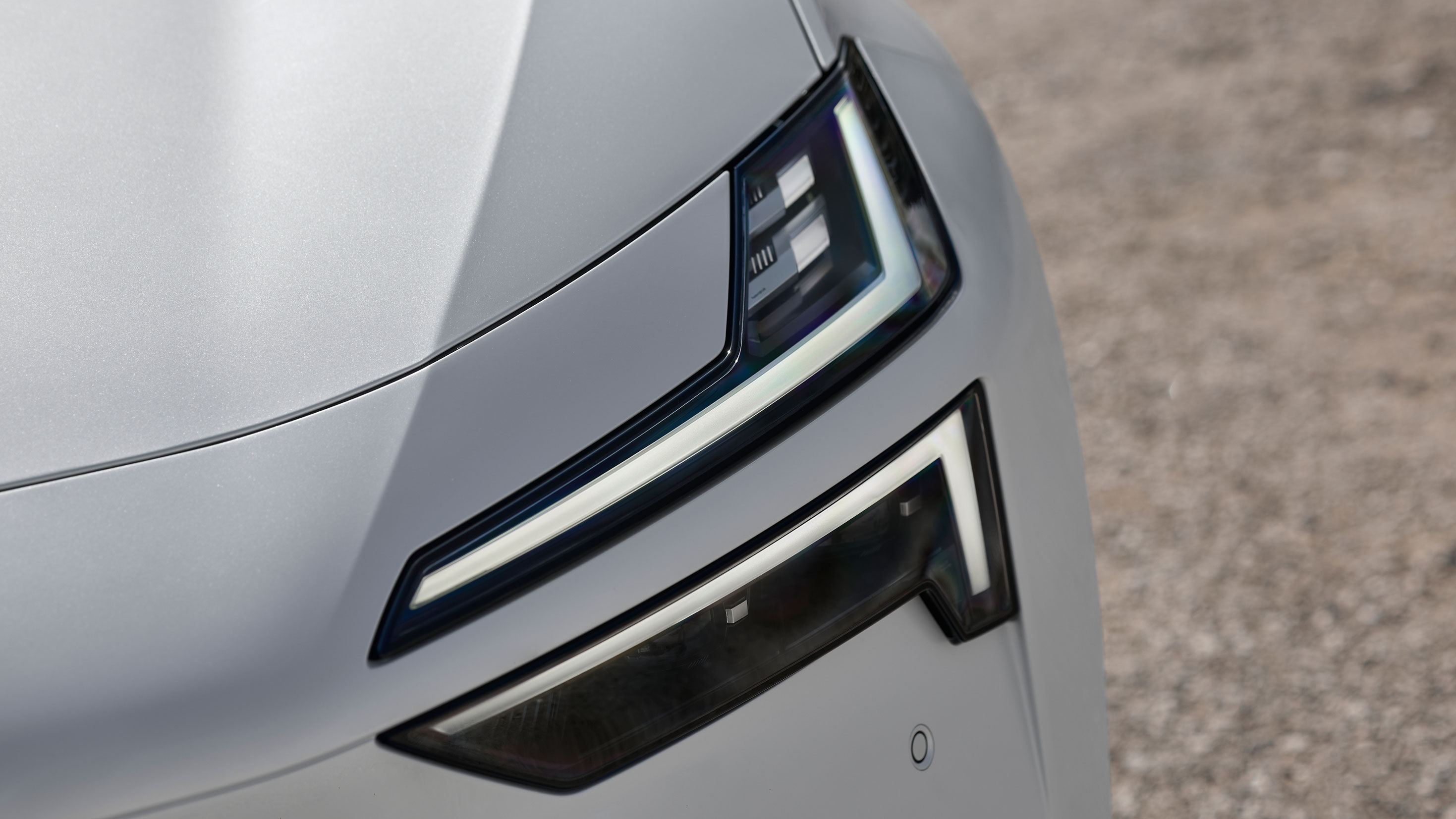 Polestar 4 SUV - front light