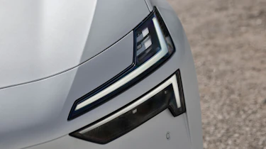 Polestar 4 SUV - front light