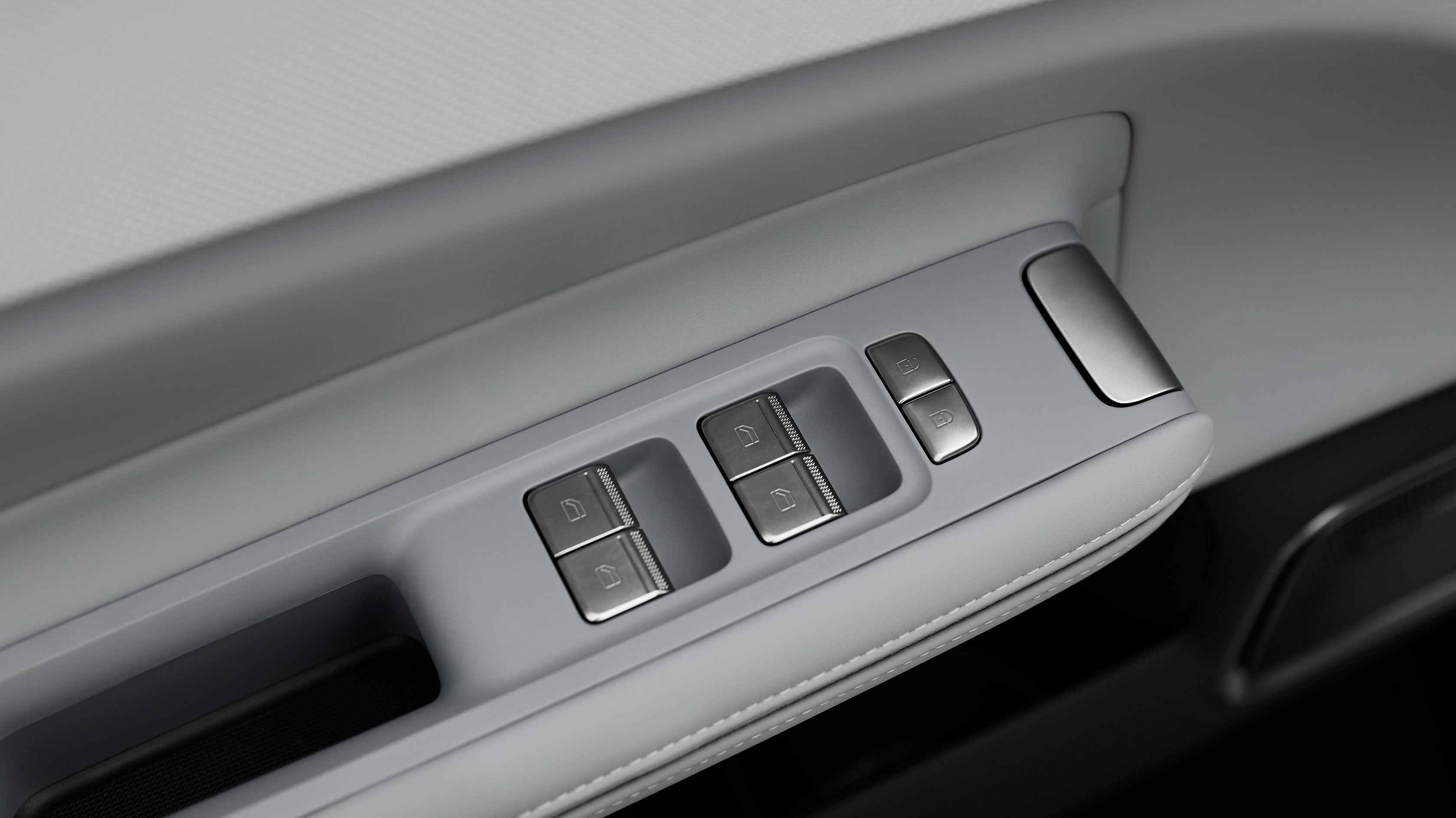 Polestar 4 SUV - window controls