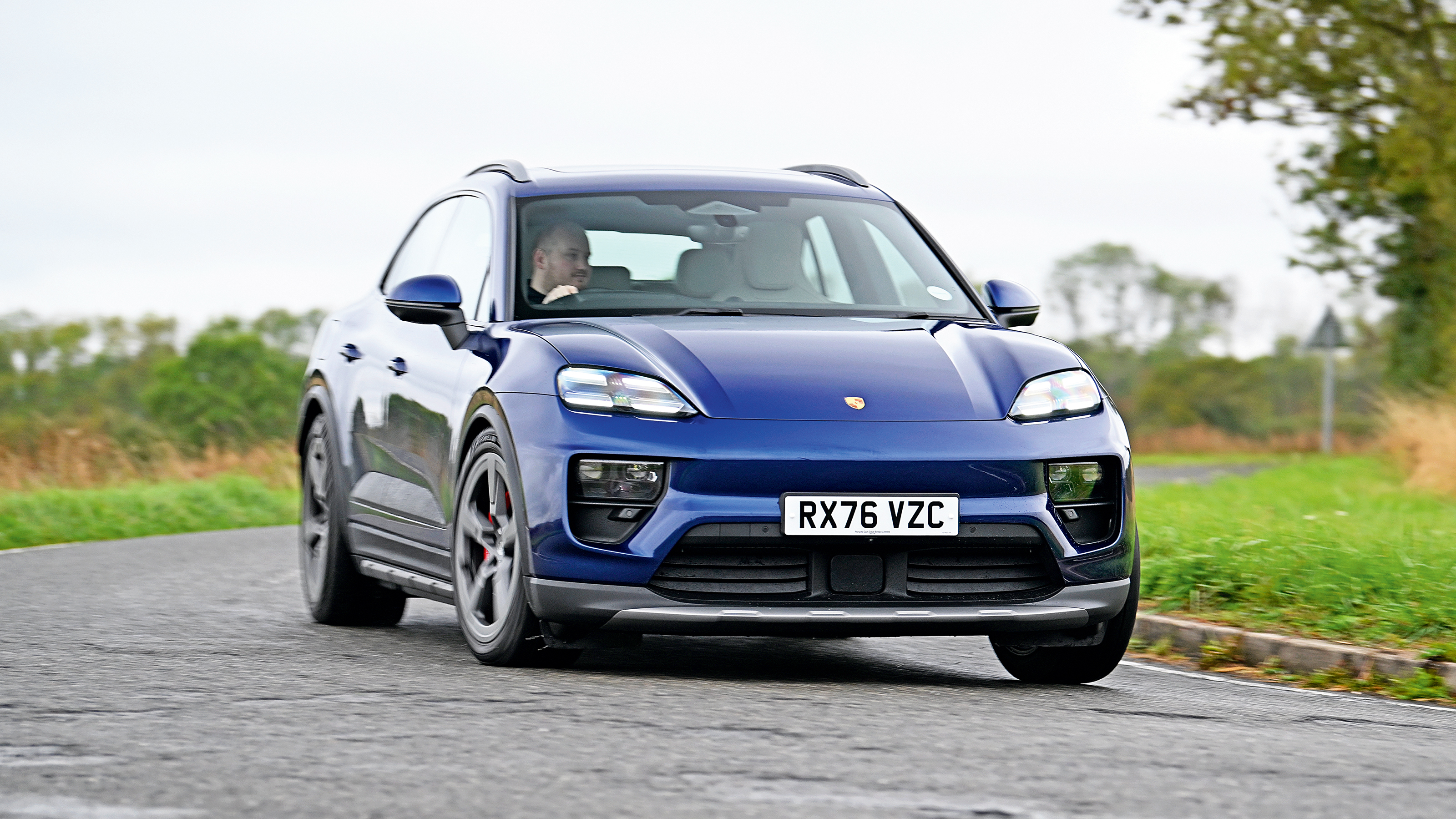 Porsche Macan - front cornering
