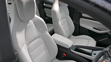 Porsche Macan - front seats