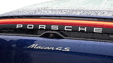 Porsche Macan - rear badges