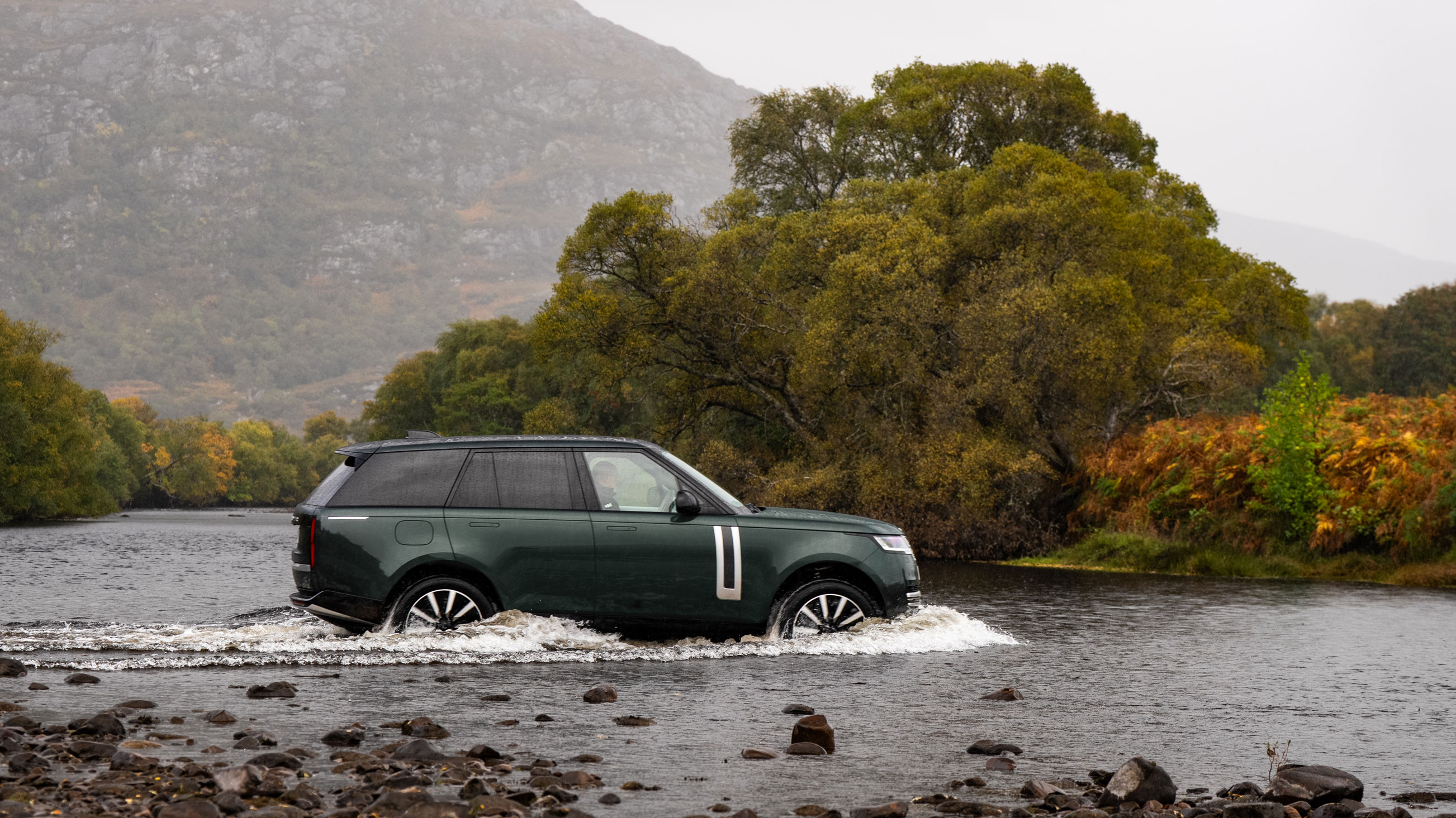 Range Rover Electric - off-road