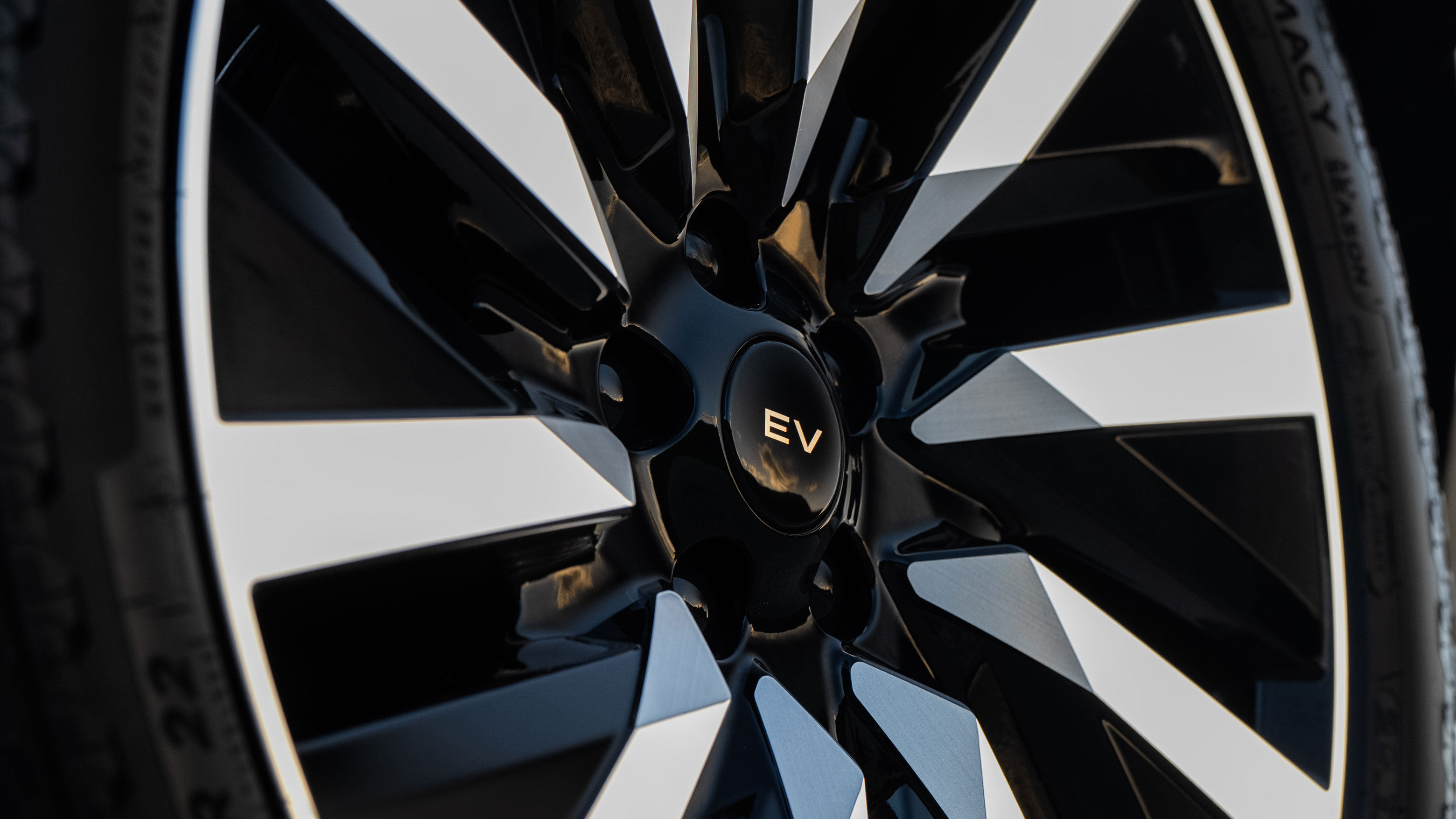 Range Rover Electric - wheel detail
