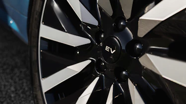 Range Rover Sport Electric - wheel detail