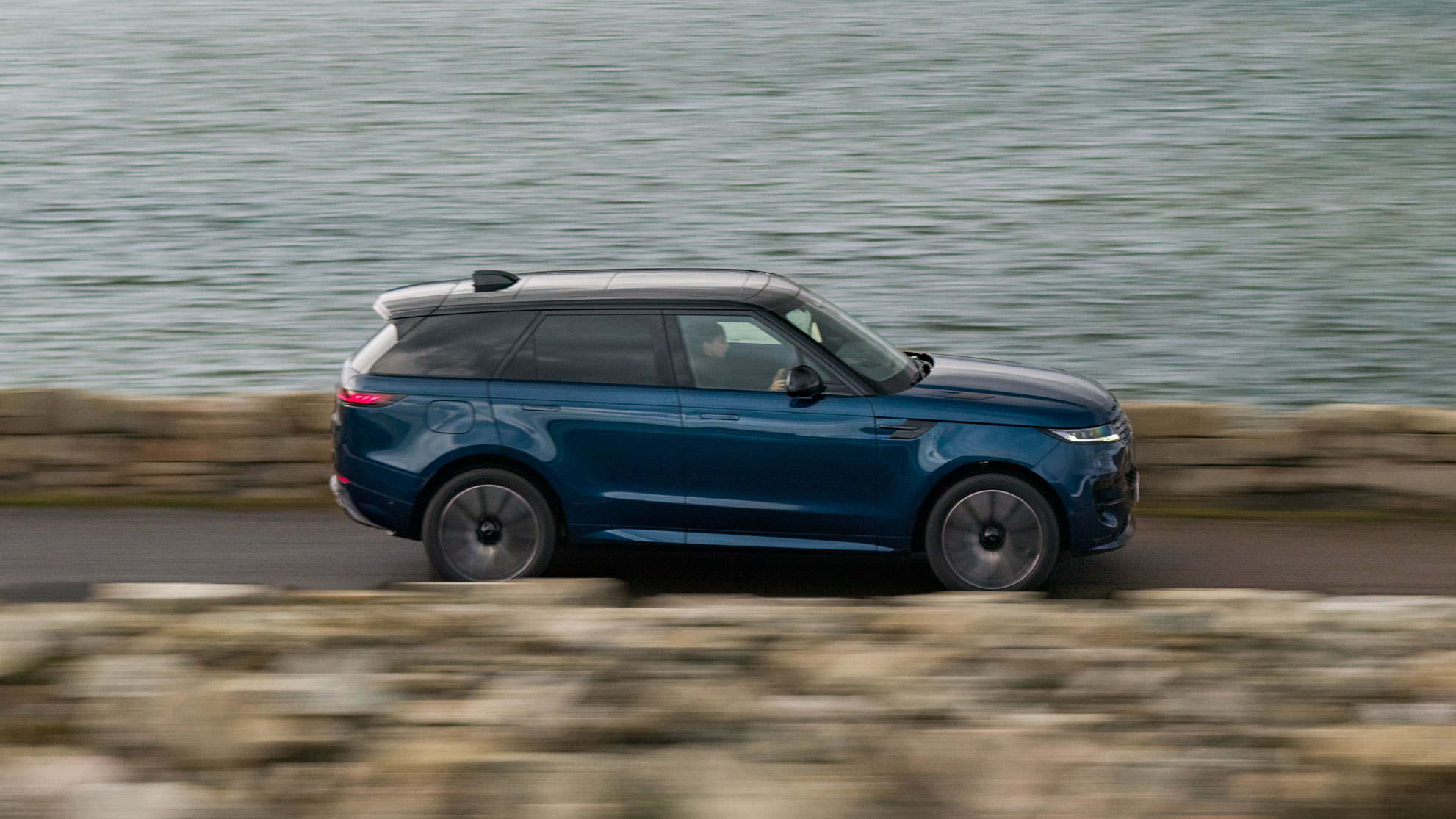 Range Rover Sport Electric - side
