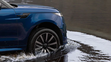 Range Rover Sport Electric - wading